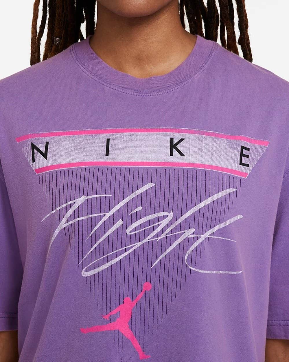 STYLERUNNERさんのインスタグラム写真 - (STYLERUNNERInstagram)「Make a statement in the Nike Jordan Flight T-shirt in Wild Violet. Created with washed cotton and a distressed graphic highlight, it is the perfect boxy crew that has that worn-in look and feel. 💜💜 #stylerunner #nike #nikejordan」2月15日 15時14分 - stylerunner