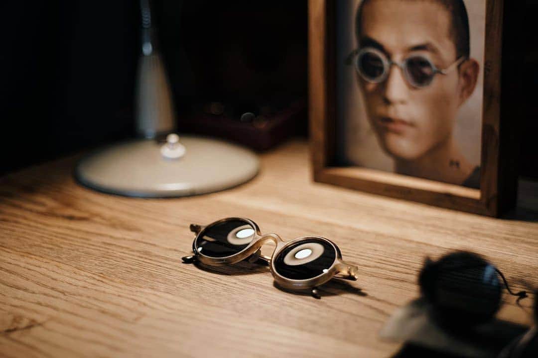 のインスタグラム：「Repost @heosangjeom  Jeju island's best kept secret: 許商店  Featuring Model no.#RG0109 in naturally translucent Amber Horn   누군가의 선택이 아닌  모두의 선택이 되길 my best @rigards   I hope it's not someone's choice,  it's everyone's choice 👌🏼  #허상점  #heosangjeom  #애월편집샵  #rigards」