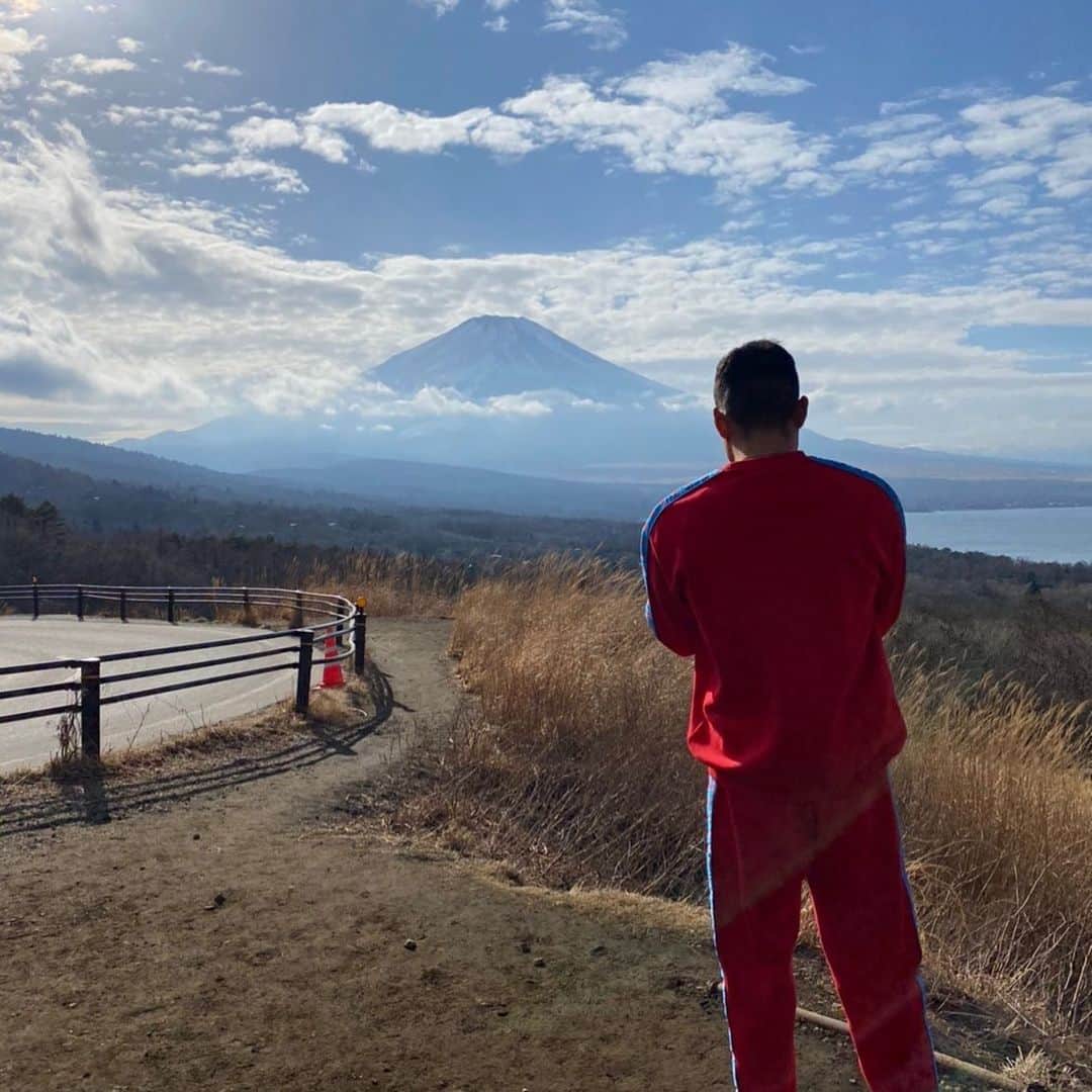 芦沢竜誠のインスタグラム：「日本一の山 #富士山 毎日富士山見て育った そろそろ日本じゃなくて 世界の大きな山を見てみたい そして自分を試してみたい #山梨 #パワースポット」