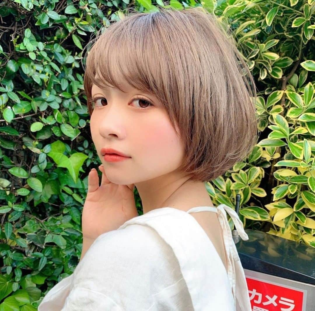 bangsさんのインスタグラム写真 - (bangsInstagram)「素敵なヘアスタイルをご紹介させて頂いてます！ @abenobuさんありがとうございます♡  ——————————————————   ＊ bangs(バングス) https://bangs.jp/ https://magazine.bangs.jp/  “なりたい私” と ”叶えてくれるスタイリスト” が見つかるWEBマガジン  ヘアスタイル作品を毎日配信中！ 新たな自分に出会うための理想のヘアスタイルと スタイリストを”bangs”で見つけることができます🌟  #グレージュ #ヘアスタイル #ショートヘア #ショートボブ #ヘアカタログ #发型 #髮型 #髮型屋 #髮型設計 #日系髮型 #短髮造型 #短髮女孩 #日系短髮 #女生髮型 #女生短髮 #短髮型 #염색 #헤어 #단발 #bob #복구펌 #짧은머리 #숏컷」2月15日 21時14分 - bangs.tokyo