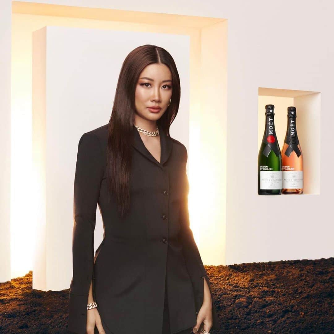 VERBALのインスタグラム：「Moët Impérial が152年の歴史の中で初めてボトルデザインを依頼したデザイナーとして @yoon_ambush が抜擢されました🍾🍾🍾🍾🍾YOON おめでとう👏🏻👏🏻👏🏻👏🏻👏🏻  #Repost @yoon_ambush ・・・ POP OFF W/ @moetchandon x @ambush_official CHAMPAGNE 🍾🥂 Super excited and honored to tell you that I’m the 1st artist to collaborate on a global re-design of Moët Impérial bottle. 🙌🏽  Stay tuned for more info. Coming soon globally 🌎🌍🌏🌪  #moetchandon #ambush #moetxambush #champagne #champagnemami」