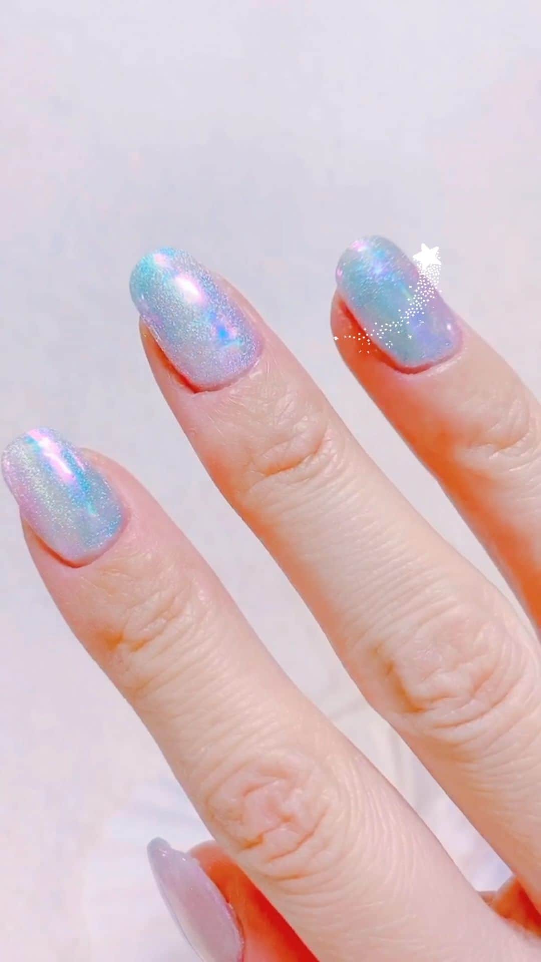 なかやまちえこのインスタグラム：「Aurora nails.⠀ ⠀ #nail #nails #nailart #ネイル #美甲 #ネイルアート  #japanesenailart #manucure #japanesenails #manicurist #gelnails #أظافر #네일아트 #미용 #vẽmóng #ngườiđẹp  #เพ้นท์เล็บ #искусствоногтя #artedeuñas #เพ้นท์เล็บเจล #ジェルネイルデザイン #ネイルデザイン #senikuku #nagelkunst #オーロラネイル #auroranails @pregelofficial @prexyofficial @kimagure_cat_whim」