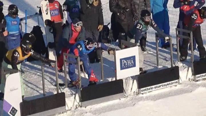 岡本圭司のインスタグラム：「Para snowboard worldcup is now finished. I was 4th place of both. But it was good experience and feeling good becase the race was fun. Thanks all riders and see you next time! (1st movie is semi-final and 2nd is big final) パラスノーボード、ワールドカップ第2戦も残念ながら4位でした。 どうしても世界トップの上位三人とはまだ差があり、正直言って完敗です。 ただ、2年前には4、5秒あった差が2秒位まで縮まりました。 メダルは取れなかったけど、自分に負けず戦えた事、そして課題もハッキリ見えた事は大きな収穫です。 応援してくれた皆、本当にありがとうございました。 (1枚目がセミファイナルー青ビブ、2枚目がビッグファイナルー黄色ビブ) #パラスノーボード  #脊髄損傷  #parasnowboard #snowboarding #werideforever」