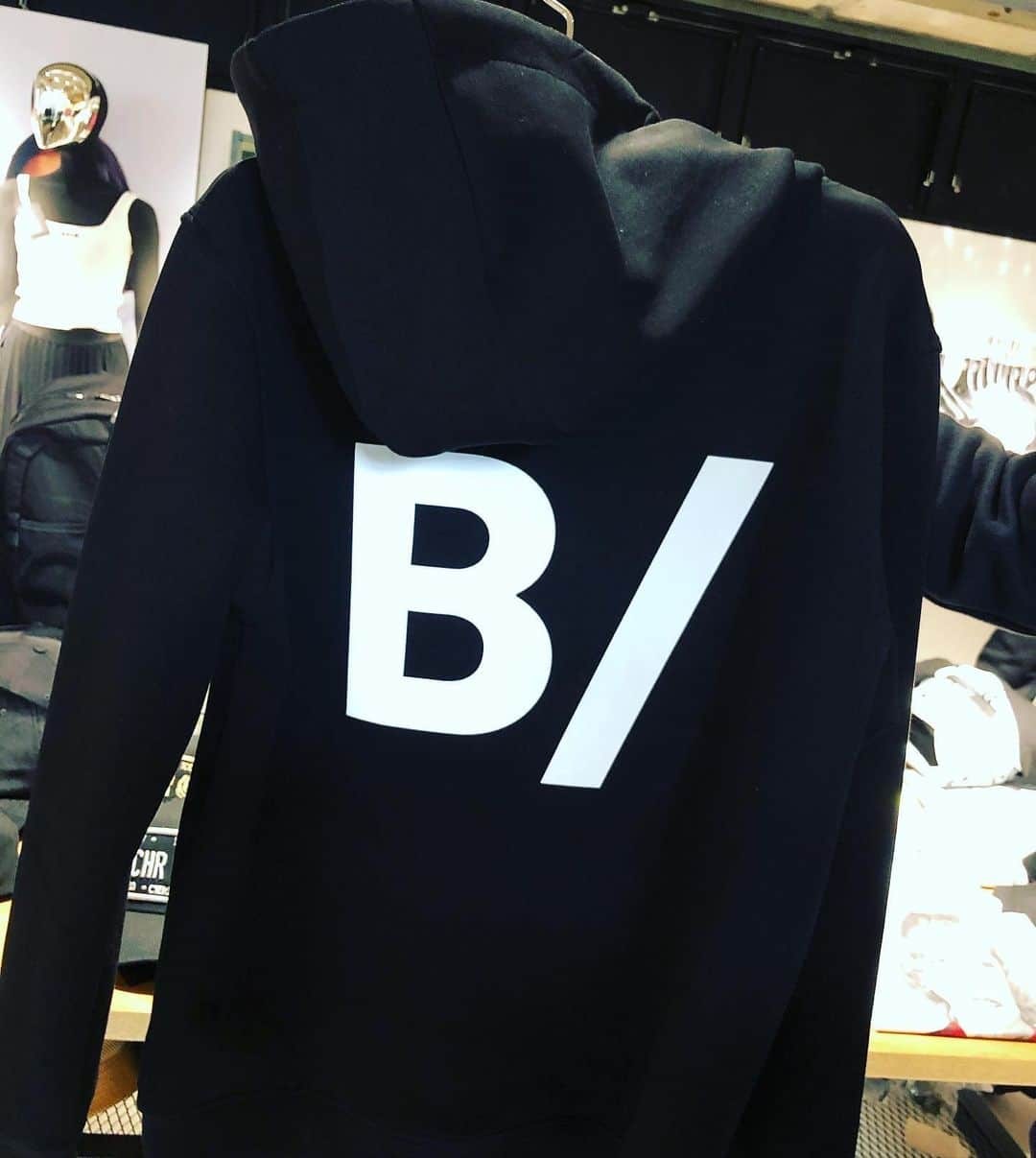 木村真野さんのインスタグラム写真 - (木村真野Instagram)「#BALR の展示会 持っている服がほとんど黒な私は BALRとB/の深い黒が大好き💕 届くの楽しみ🤩 @taishi_balancestyle  @balr_jpn  @balancestyle  @yuka_balancestyle  @hinako_balancestyle」2月15日 15時47分 - mayakimura5