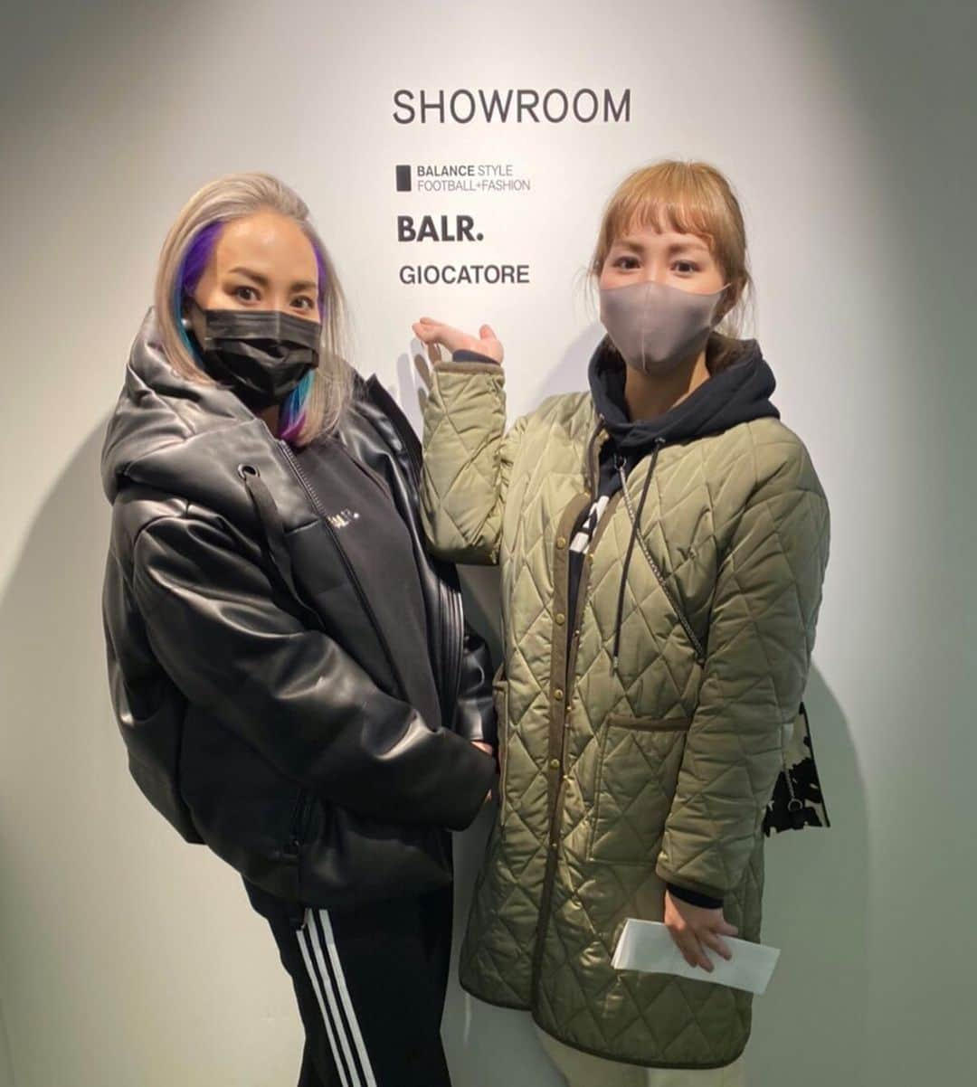 木村真野のインスタグラム：「#BALR の展示会 持っている服がほとんど黒な私は BALRとB/の深い黒が大好き💕 届くの楽しみ🤩 @taishi_balancestyle  @balr_jpn  @balancestyle  @yuka_balancestyle  @hinako_balancestyle」