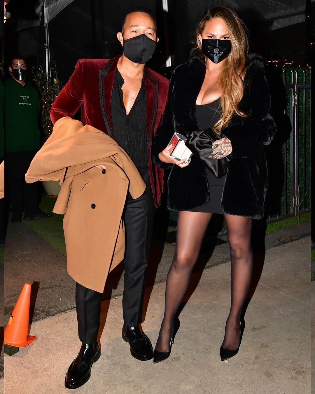 Just Jaredさんのインスタグラム写真 - (Just JaredInstagram)「@johnlegend & @chrissyteigen step out in style for a romantic dinner on Valentine’s Day! #JohnLegend #ChrissyTeigen Photos: Backgrid」2月15日 16時14分 - justjared