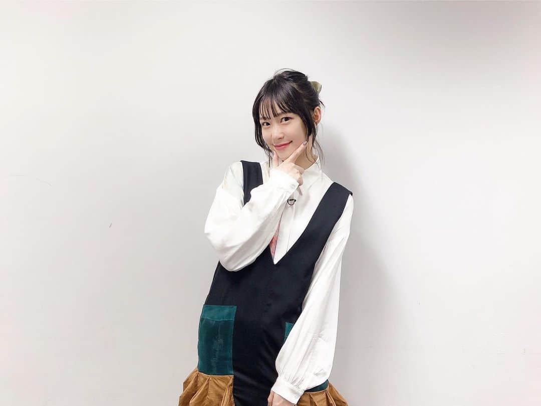 加村真美のインスタグラム：「関内デビル衣装👼🏻  3枚目の動画は謎の高音がでてたのでミュート。。🤪  #関内デビル #加村真美」