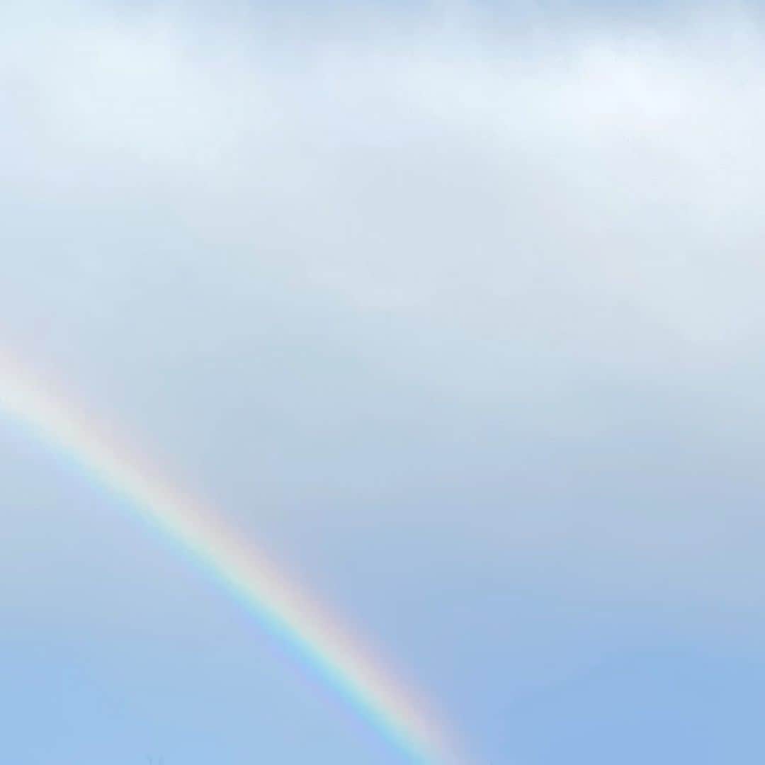 阿部真央のインスタグラム：「雨上がりに虹が出てました。 みんなにいいことありますように♡」