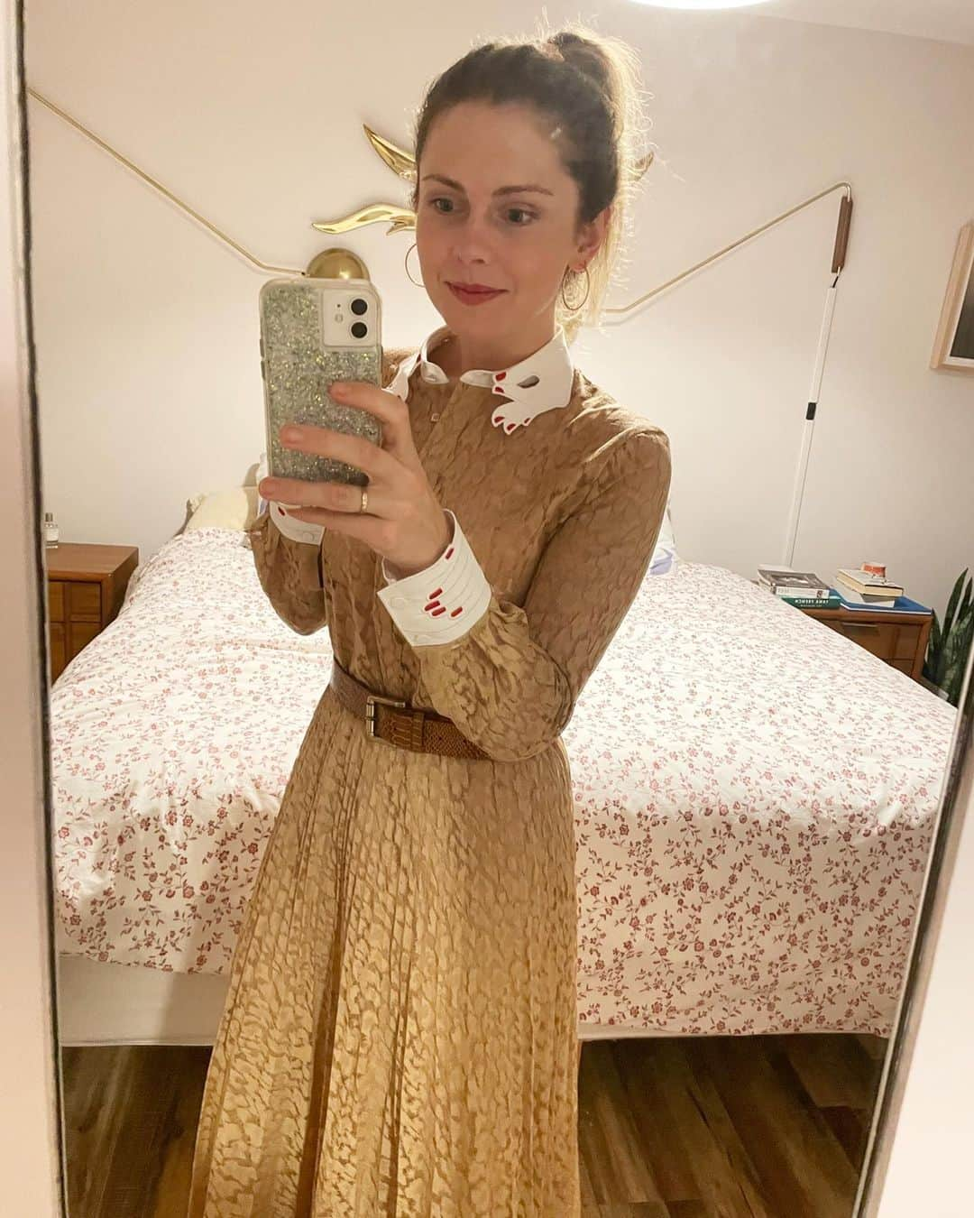 ローズ・マクアイヴァーさんのインスタグラム写真 - (ローズ・マクアイヴァーInstagram)「Thanks for being a reason for me to get dressed up for the first time in a very long time @george_byrne. Happy Valentine’s my love. ❤️」2月15日 16時32分 - imrosemciver