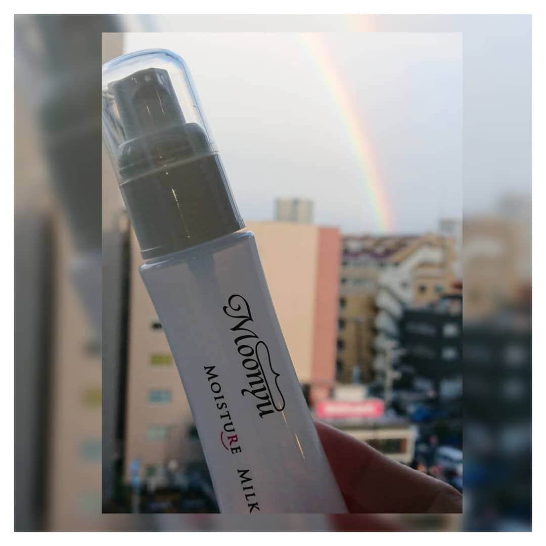 Moonyuのインスタグラム：「朝から変なお天気でしたが、 急に晴れて☀キレイな虹が出ていました🌈」