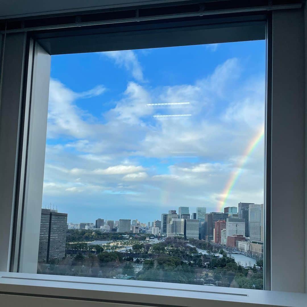 菊間千乃さんのインスタグラム写真 - (菊間千乃Instagram)「雨止みましたね。大きくてキレイな虹🌈」2月15日 16時44分 - kikuma_yukino