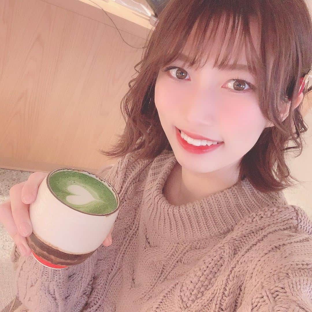 板野優花さんのインスタグラム写真 - (板野優花Instagram)「☕京都・烏丸御池 Kurasu さん @kurasu.kyoto  ・ 今日の撮影中にスタッフさんとの話題にもなった インスタでよく見かけてたカフェ✨ 別のお仕事の現場の近くにあったので 行ってきましたー😊💕 ・ アットホームな雰囲気のお店で カフェでは珍しい湯のみで ドリンクが出てきて可愛かった🥰 ・ 最近、私の投稿をみてカフェ行ったよー！とか 他の人にも私のアカウント紹介したよって 声掛けていただくこと多くて嬉しい🥰 ・ #kurasu #kurasukyoto #御池カフェ  #京都スイーツ #京都グルメ #京都旅行 #京都コーヒー  #京都カフェ #カフェスタグラム #関西カフェ巡り #烏丸カフェ #烏丸スイーツ #カフェ巡り好きな人と繋がりたい  #関西グルメ #おいしいもの好きな人と繋がりたい #カフェ活 #おすすめカフェ #カフェ女子 #抹茶ラテ #ほうじ茶ラテ #ゆーろの美味しいメモ」2月15日 16時39分 - yuka_itano