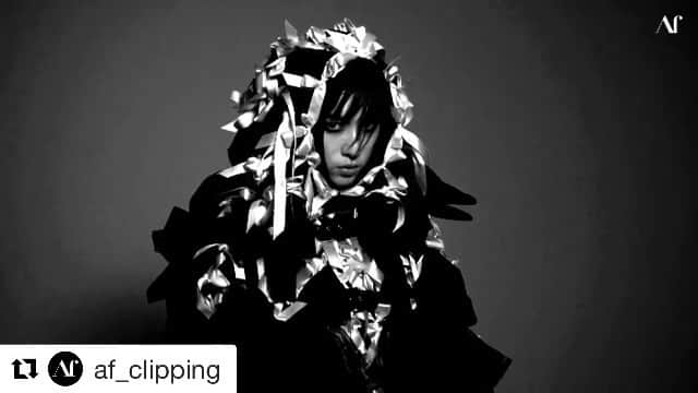 commons&senseのインスタグラム：「#Repost @af_clipping with @get_repost ・・・ . commons&sense ISSUE60 out on February 27th, 2021!!  次号 commons&sense ISSUE60（2021年2月27日発売）では三吉彩花さんをモデルに、NOIR KEI NINOMIYAのFASHION STORYを撮影しました！  Afでは、雑誌の発売に向けて撮影のバックステージ動画を順次公開していきます。雑誌の発売もお楽しみに！  @noirkeininomiya  @miyoshi.aa  @af_clipping @commonsandsense_magazine   #noirkeininomiya  #ayakamiyoshi  #三吉彩花  #commonsandsense #Af_clipping」