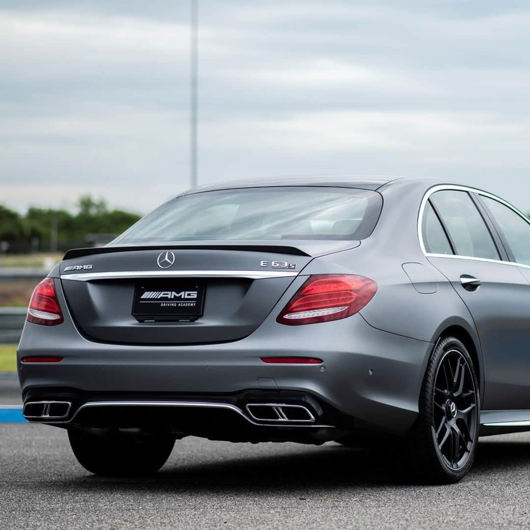 Mercedes-Benz Thailandさんのインスタグラム写真 - (Mercedes-Benz ThailandInstagram)「############ 🏁 AMG Monday 🏁 ############  AMG Monday Gallery��Elegance comes in different shapes, but the Mercedes-AMG E 63 S 4MATIC+ was born to be a star.   พบกันทุกวันจันทร์กับ AMG Monday ที่รวมทุกความเร้าใจจาก Mercedes-AMG มาให้แฟนๆ ได้ติดตามกันนะครับ See you next Monday !!  #AMGMonday #Mercedes #AMG 🔥 #E63S #DrivingPerformance #Power #Passion #Instacar #Luxury #MercedesAMG #MercedesBenzThailand」2月15日 17時00分 - mercedesbenzthailand