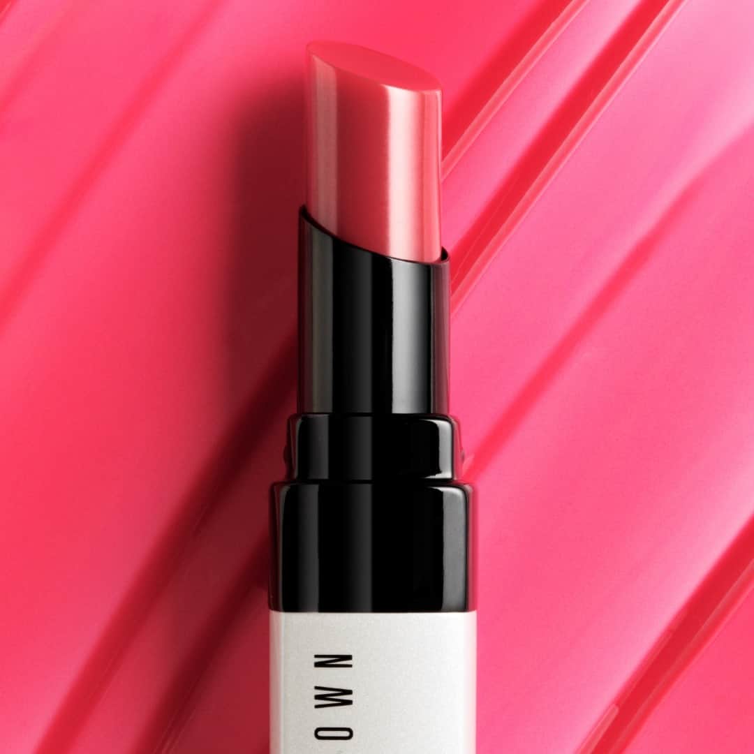のインスタグラム：「EXTRA LIP TINT - リップクリーム並みの保湿力を兼ね備え、ほんのり色づく血色美リップ  オリーブ、ホホバ、アボカドなど、6つのボタニカルオイル*配合で、唇にたっぷりのうるおいを届け、乾燥を防ぎ、保湿効果が長時間続きます  *オリーブ油/アボカド油/ホホバ種子油/ババス油/オリーブ油不けん化物/カカオ脂  《 #エクストラリップティント 全7色 （04 ベアラズベリー） 》  #ExtraLipTint #BobbiBrown #ボビイブラウン  #リップティント #リップ #リップバーム #ボビイブラウンリップ #血色リップ #リップケア #冬リップ #唇ケア #乾燥対策 #ほんのり色づく #ティントリップ #bobbibrownlipstick #tintedlipbalm #lipmoisturizer #保湿リップ #保湿ケア」