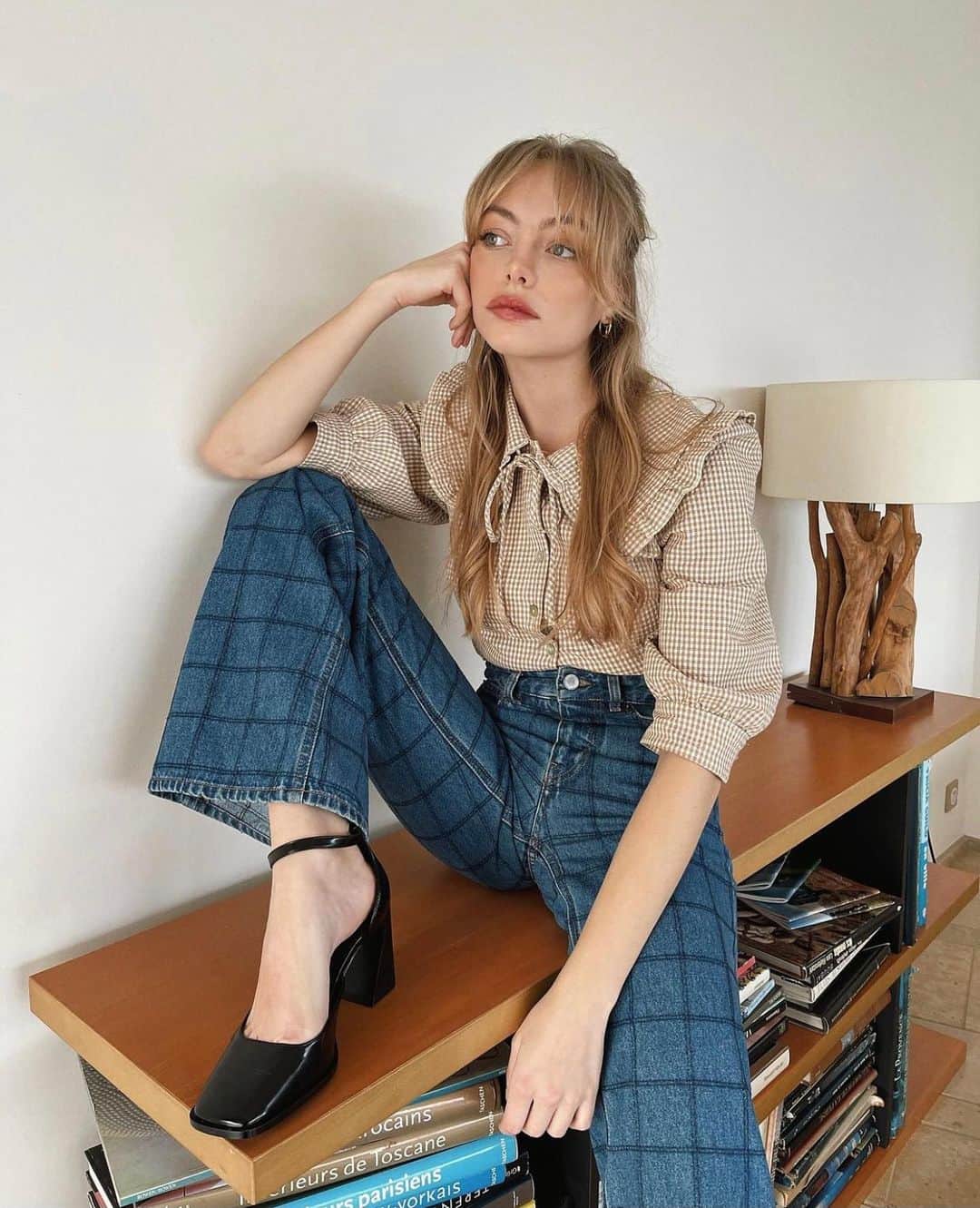 のインスタグラム：「Quelle est votre source de motivation le lundi ? @anouchkagauthier porte notre iconique jean Anna ✨Bonne semaine !   Monday motivation : Any tips to share ? @anouchkagauthier is wearing our iconic Anna jeans ✨ #GerardDarel #Mondaymotivation」
