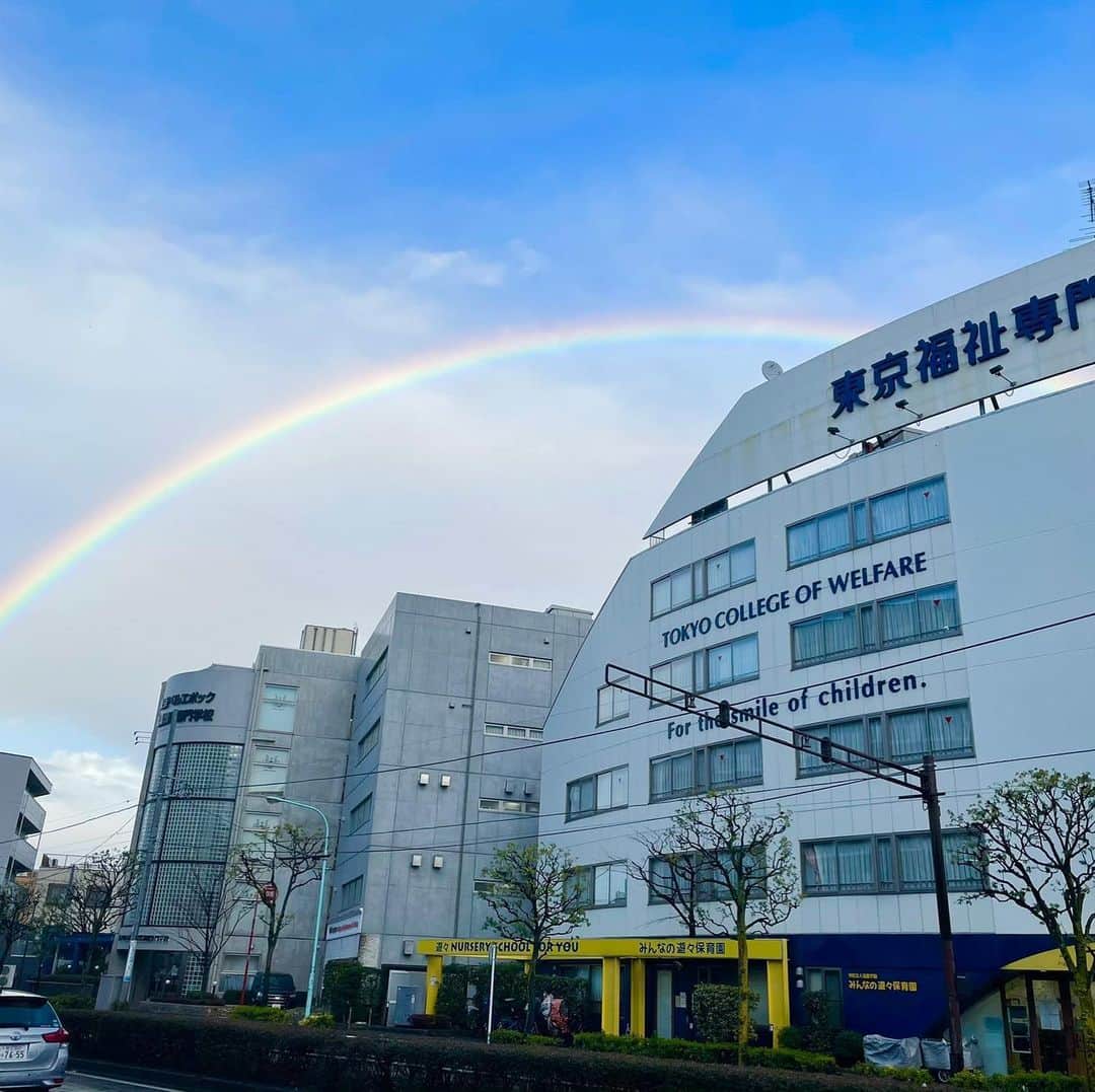 東京福祉専門学校のインスタグラム：「第3校舎から虹が見えました🌈 . . #虹 #雨上がり #何かいいことあるかな  #東京福祉専門学校 #第3校舎 #江戸川区」