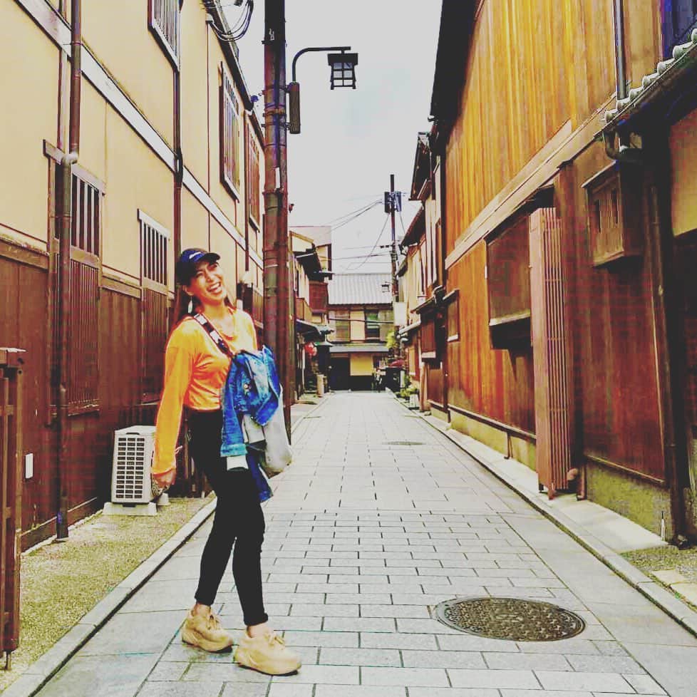 HARUMIのインスタグラム：「京都に行きたい⛩ #京都 #京都旅行 #行きたい #tokyo #japan #gogopole #gogodance #dancer #gogodancer #yogainstructor #poledancer #dancerharumi #踊るトレーナー #写真 #photography #photo #撮影 #撮影モデル #作品撮り #モデル #model #shooting」