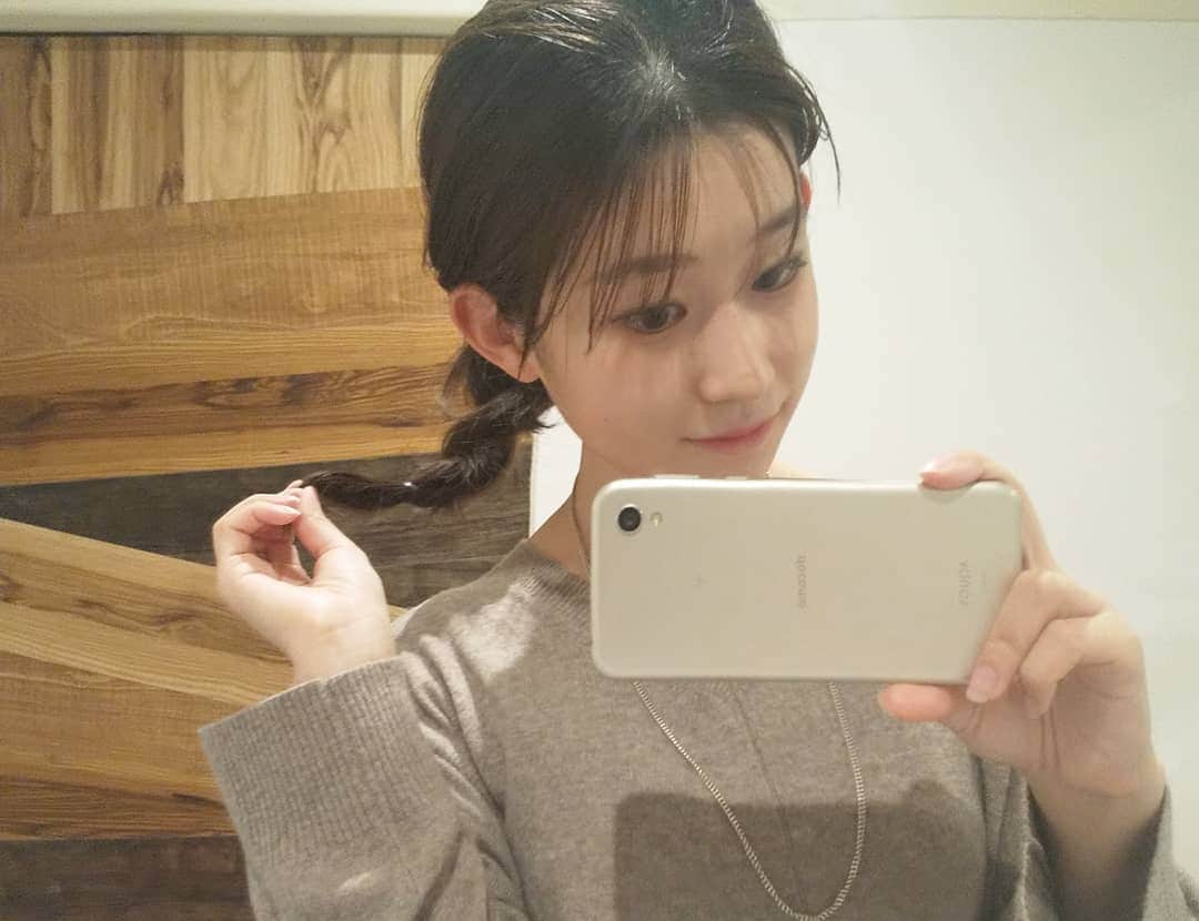 小田都由のインスタグラム：「﻿ ﻿ ﻿ 仕事をしている時間も好きですがやっぱり休日はワクワクします。﻿ 休みの日だからといって、特別なことをしなくちゃ！と気負うことはないけれど、大事にしたいなーと思います。﻿ ﻿ ﻿ おニューのスニーカーをおろしました✌️﻿ 自分の機嫌を自分でとってあげることも必要ですね。﻿ ﻿ ﻿ ﻿ #休日﻿ #靴 #スニーカー﻿ #アナウンサー﻿ #鹿児島﻿ #写真﻿ #photo﻿ ﻿ ﻿」