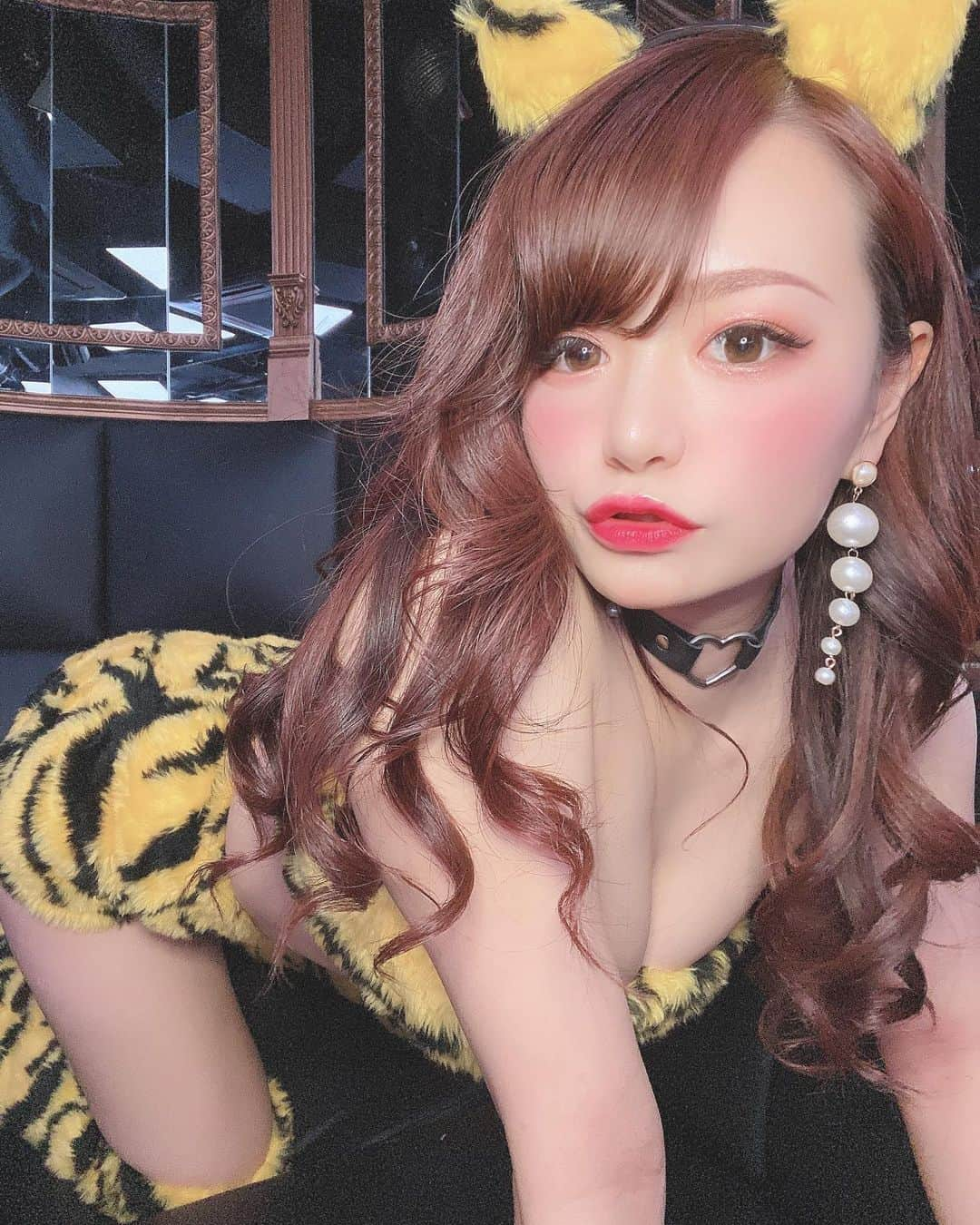 キティのインスタグラム：「＊ . . 今日はお店で会えますよっ💗💗 . JPOP🎤、GS👑 . . ５連勤頑張ります🥰 . . ＊  #1mmでもいいなと思ったらいいね  #バーレスク大阪 #バーレスク東京  #burlesque #超楽しいの向こう側  #北新地 #バーレスク劇場  #ショーガール #わがままボディ #八重歯女子 #instagood #相互フォロー #ばれすく #童顔女子 #チラ見せ #チラリズム #インスタ映え #ナチュラルメイク #followme #showgirl #like4like #burlesqueosaka  #burlesquetokyo  #家にいよう #コロナに負けるな #おうち時間 #TikTok #stayhome #ラムちゃん」