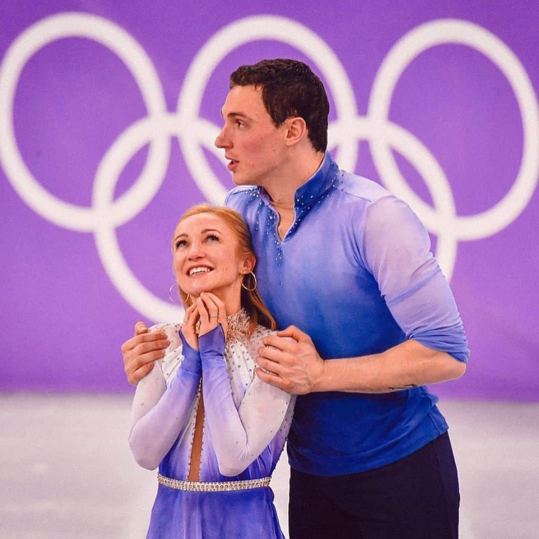 アリオナ・サフチェンコのインスタグラム：「15.02.2018 - A day that we will never forget! A beautiful memory 🤩 _ 15.02.2019 - On this day, exactly a year after our Free program, I found out that I was pregnant with @amilia.and.co ♥️ _ On this day we celebrate double! 15th February 🥰  _ #Olympics #pregnancy #memories #happiness #baby」