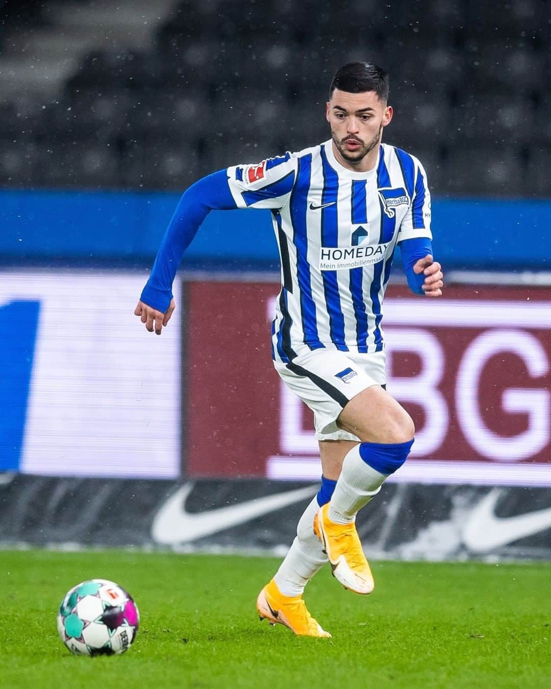 ヘルタ・ベルリンのインスタグラム：「Wir wünschen unserem Neuzugang @n.radonjic7 alles Gute zum Geburtstag! 🥳 Lass dich feiern, bleib gesund und genieß den Tag. 💙 . . #HaHoHe #herthabsc」