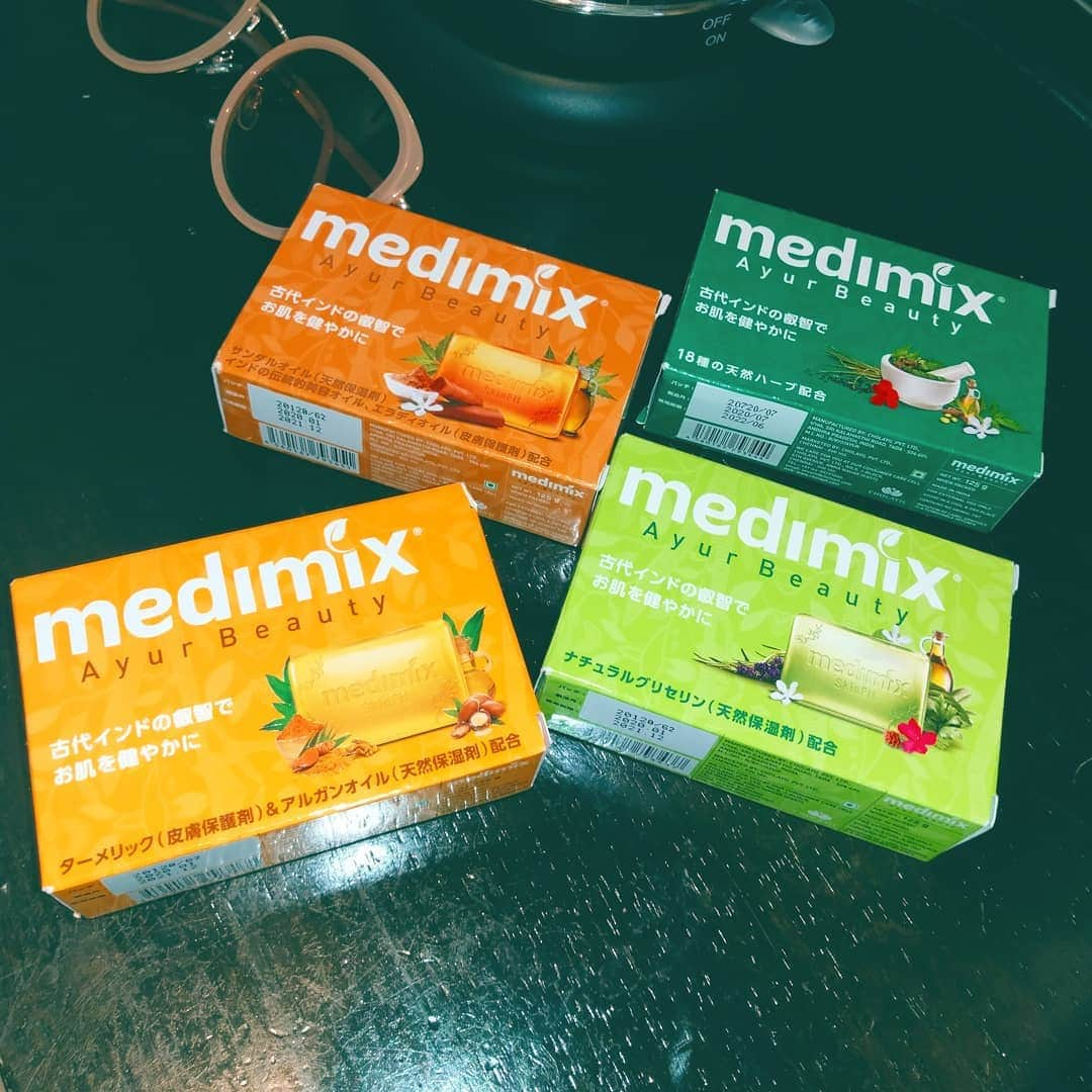 菅ハンナのインスタグラム：「🍏🍏🍏🍏🍏🍏🍏🍏🍏🍈🍏 medimixの石鹸みんなに使ってほしい！ 本当に良い香りだし、お肌つやつやになる🙏  ハンナオススメです🥳🍓  #medimix #medimixイメージモデル #メディミックス #アーユルヴェーダ #スキンケア #石鹸 #美容 #オーガニック石鹸 #アロマソープ」