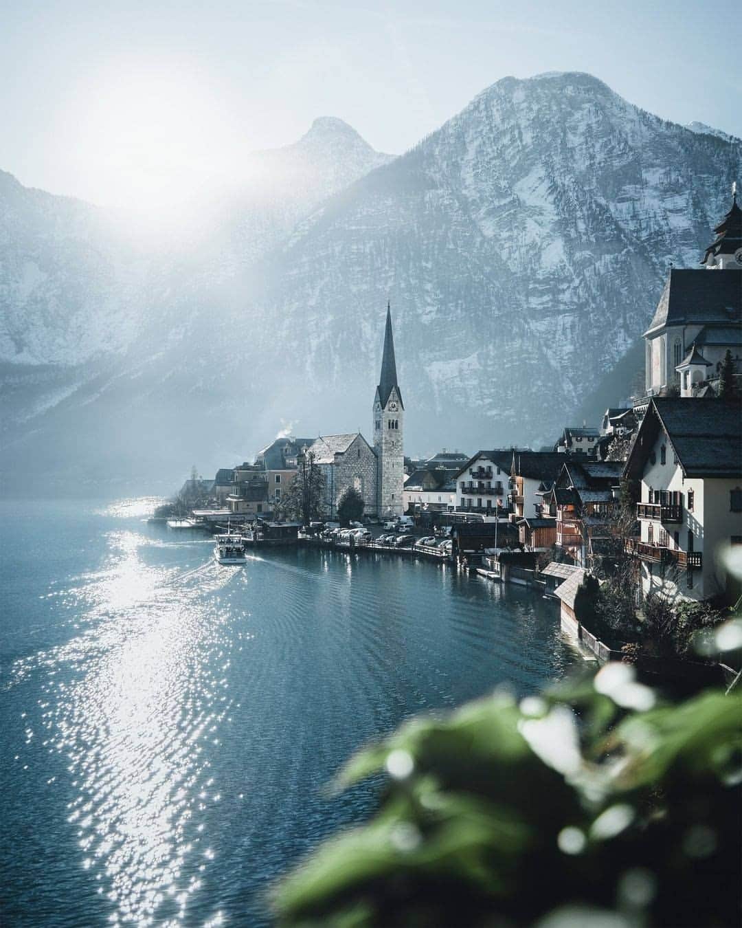 JALさんのインスタグラム写真 - (JALInstagram)「. Soft sunlight glowing on Hallstatt, a lakeside village in Austria. #togetherthisfebruary  柔らかな日差しが降り注ぐ湖畔の街 #ハルシュタット ☀️ . . Photo by @marc.hennige Post your memories with #FlyJAL  #JapanAirlines #austria #wonderful_places」2月15日 17時30分 - japanairlines_jal