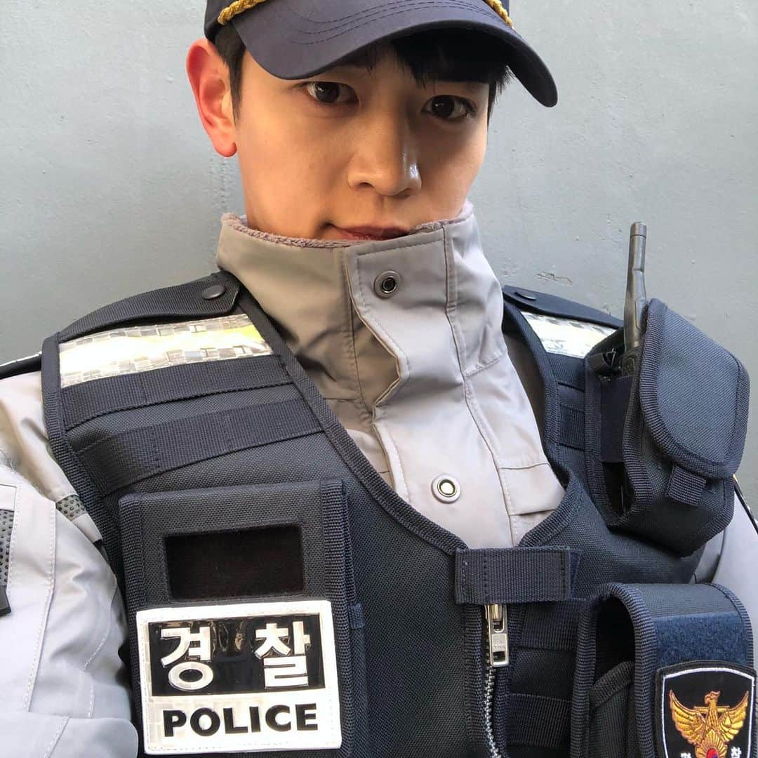 チェ・ミンホさんのインスタグラム写真 - (チェ・ミンホInstagram)「a policeman. Oh Dong Sik.」2月15日 17時30分 - choiminho_1209