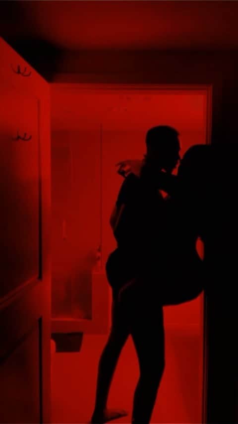 Reggie COUZのインスタグラム：「Late Night ish w/@macsauce__ 🌹❤️ #silhouette」