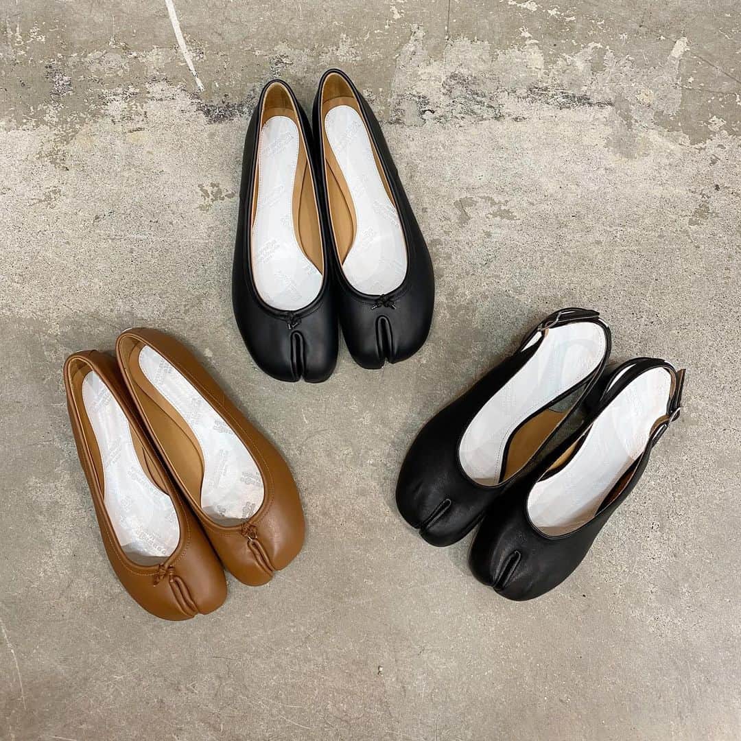 MIDWEST TOKYO WOMENのインスタグラム：「@maisonmargiela  . BALLET SHOES NAPPA ¥88,000(+Tax) . VINTAGE SOFT LEATHER ¥124,000(+Tax) . #maisonmargiela #マルジェラ #メゾンマルジェラ #タビ #タビシューズ #足袋バレエ #tabi #midwest_official」