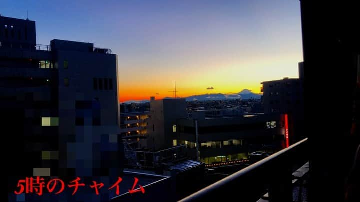 まえすのインスタグラム：「綺麗な夕焼けと見えない私  #5時のチャイム  #南無阿部陀仏  #バンド」