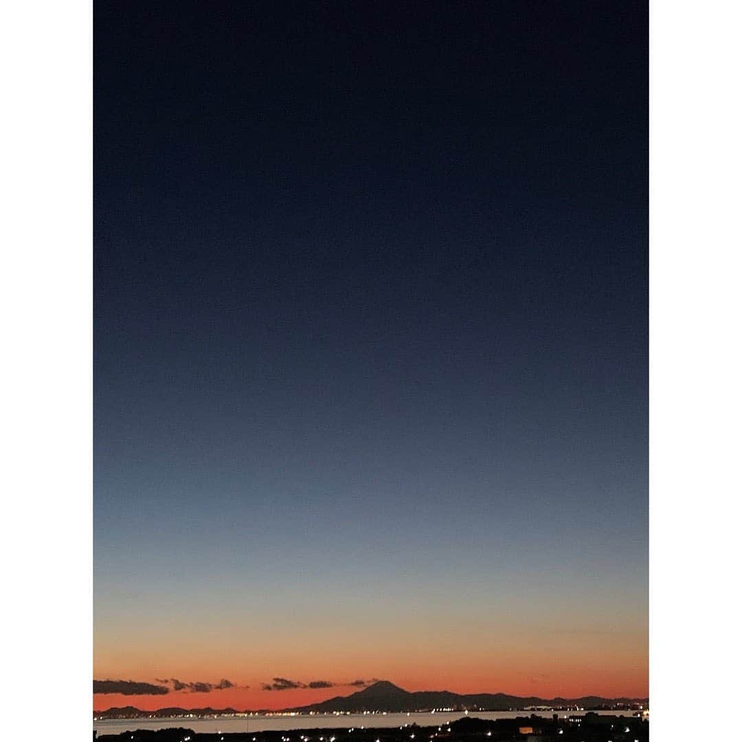 潮田あかりさんのインスタグラム写真 - (潮田あかりInstagram)「ぜんぶ違う日。見える自然。山形と福島に親戚がいます。東北地方が大好きでよく旅行にも行ってました。10年。気になります。できることを。」2月15日 17時46分 - ushi_ppp