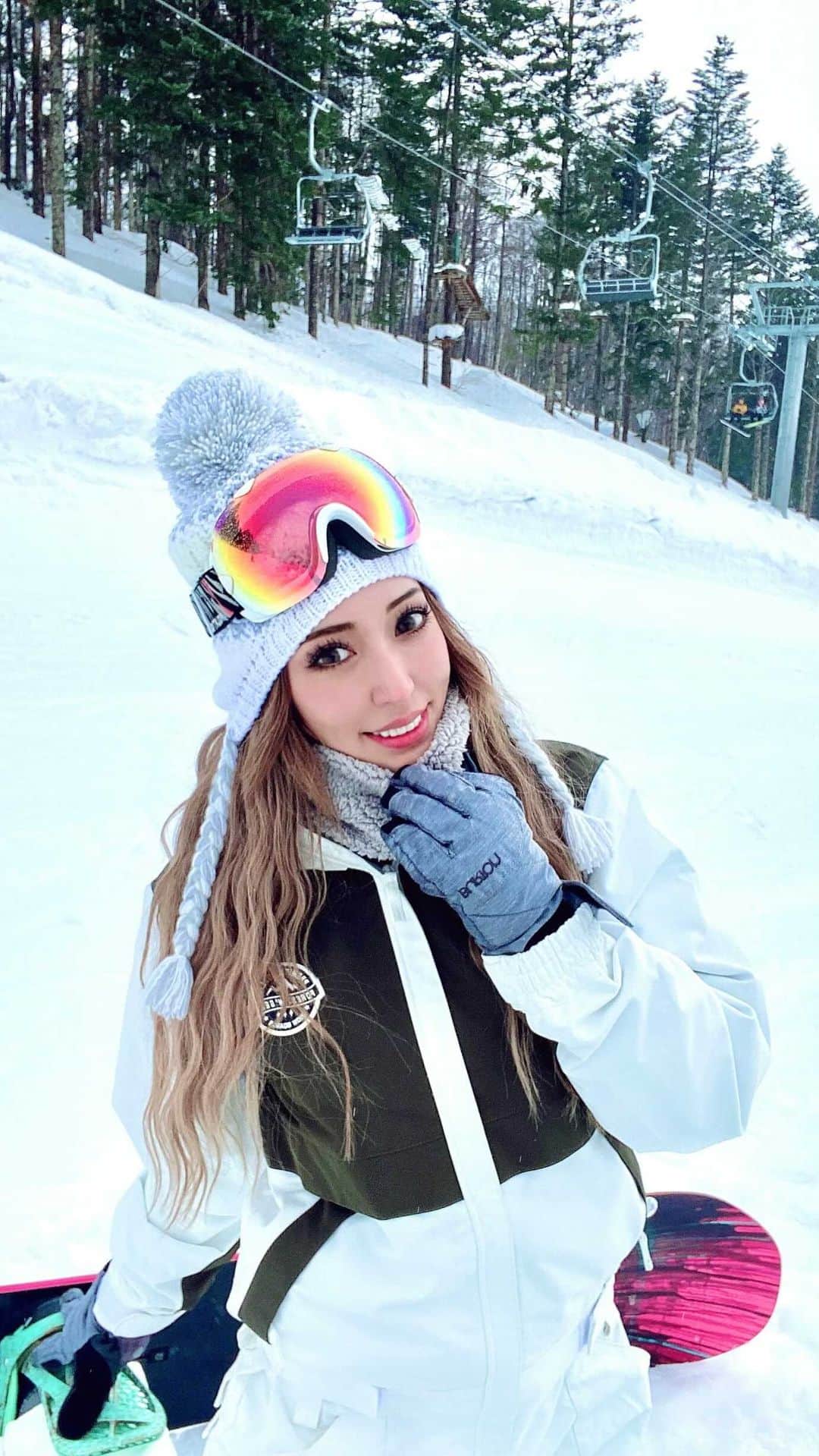 桃瀬とものインスタグラム：「今年初スノボ🏂 スノーボードデート風に撮ってみました❤️ #スノーボード #niseko #hokkaido #ニセコ #桃瀬ともとスノーボードデート #リール #動画 #ニセコ綾」
