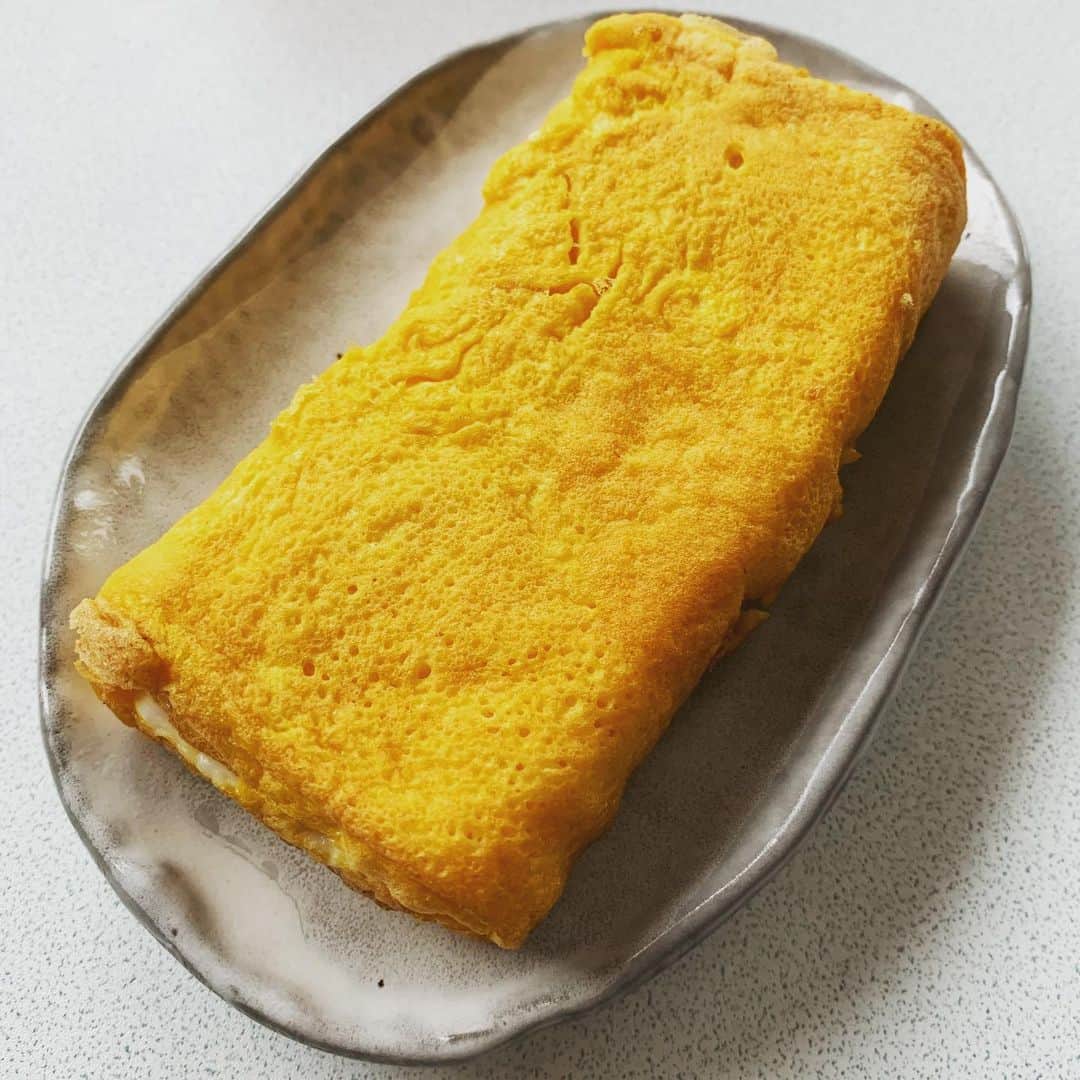 三浦隆一のインスタグラム：「だし巻き玉子 久々 #料理男子  #おうちごはん」