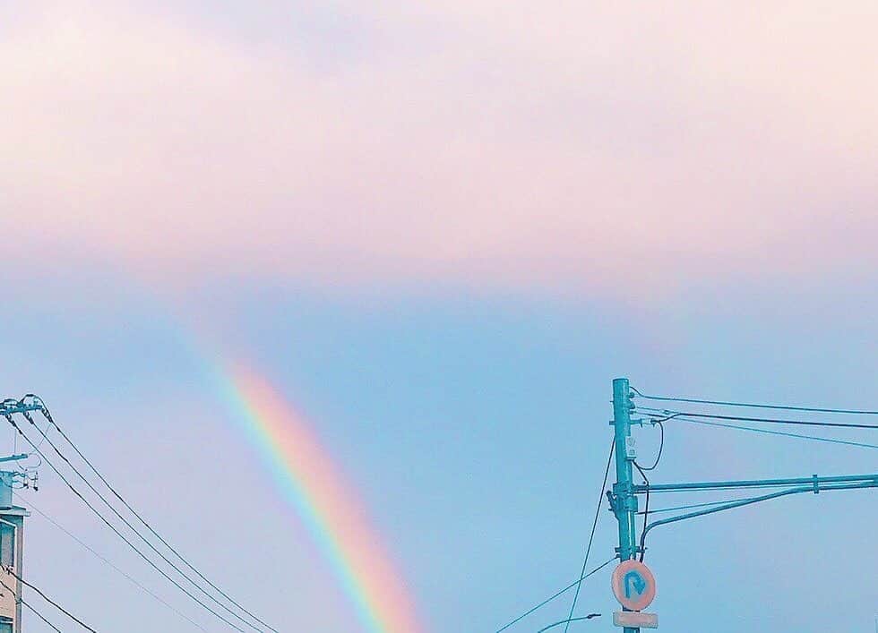 白石陽菜（桜井えりな）さんのインスタグラム写真 - (白石陽菜（桜井えりな）Instagram)「雨上がりに虹出てた🌈✨ . 建物に遮られて上手く撮れなかったけど、よく見ると二重！！ . みんなにもいいことありますように♡」2月15日 17時58分 - haruna__408