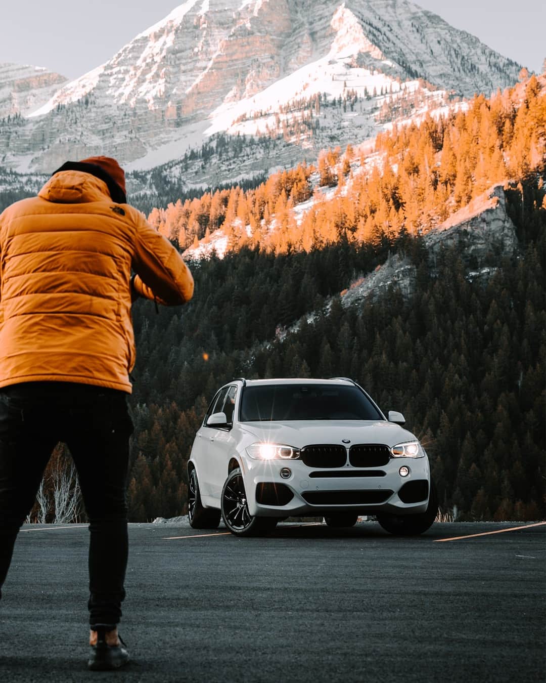 BMWのインスタグラム：「Live life. Take pictures. Relive memories. Repeat. The third generation of the BMW X5.  #BMW #X5 #BMWrepost @ryanssterling @daniel.bowmanphoto」