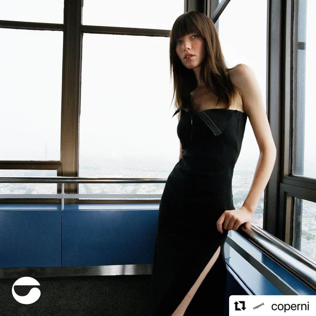 のインスタグラム：「Coperni 2021 S/S Collection 予約受付中  #coperni #sister_tokyo   #Repost @coperni with @make_repost ・・・ SS21 will be here soon! You can now pre order your favorite pieces 💻✨  Photo: @gorkapostigo 🖤 Models: @graciehartzel」