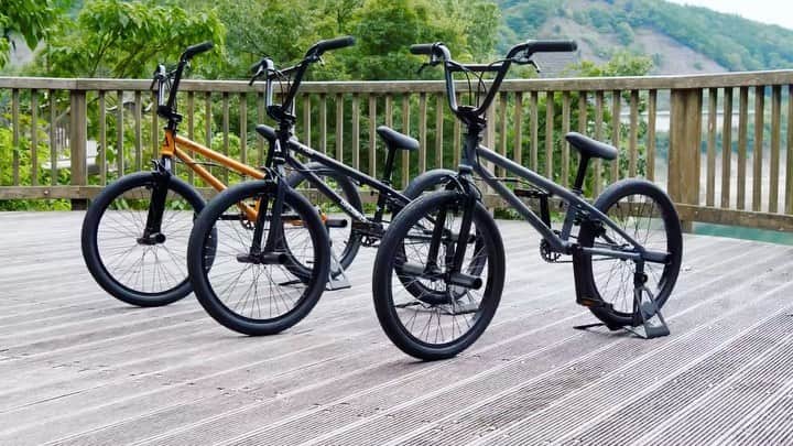 のインスタグラム：「APLUS complete bike 国内入荷、通関手続きが凄く混み合ってる為。3月上旬入荷になりました。お待たせし過ぎですが、もうしばらく入荷までお待ち下さい。 #aresbikes #bmx #flatland #freestylebmx」