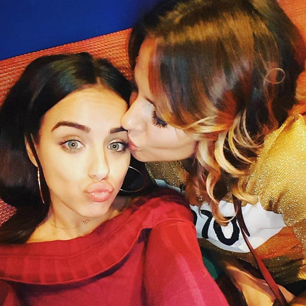 ジョージア・メイ・フットのインスタグラム：「I genuinely think about you every day. I miss you Flack. I still feel so lucky i had you as a friend 💜 i am not sure i will ever meet a person like you again x Sleep well sis xx」