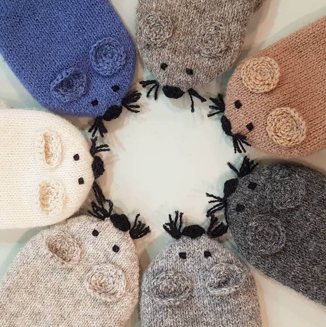 ティネスのインスタグラム：「New adult mice mittens in stock! 🐀🐭 Various colors! They're very warm and cute. Two layers of 100% sheep wool yarn. Windproof and cosy.  Order for adults and kids online: WWW.TINES.LV READY TO SHIP!」