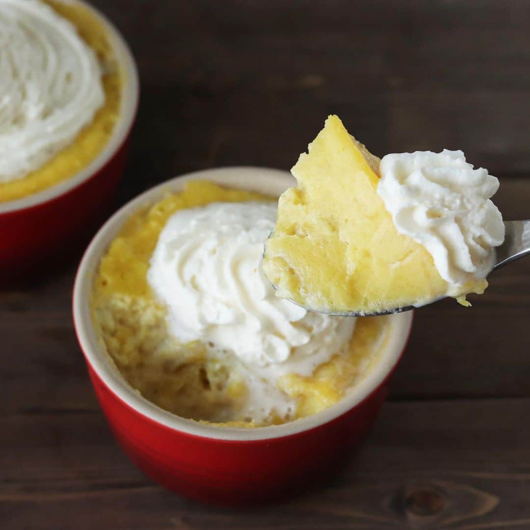 ザーネワンダー公式Instagramのインスタグラム：「レシピあり🍠 「スイートポテトケーキ」の作り方 * さつまいもの味を生かしたスイートポテトケーキのレシピ です。 * レンジで作ったとは思えない、おいもの濃厚な味わいがくせになります！ * 今回のレシピは、 @moaiskitchenさんに作ってもらいました！ * [モアイズキッチン さんからのワンポイント] 工程4で加熱が足りない場合は、20秒ずつ追加加熱しながら、調整してみてくださいね！ * * ぜひ参考に作ってみてくださいね！ * * 【おいもとザーネワンダーほくほくコラボキャンペーン実施中！】 * 埼玉県三芳町上富地区で収穫された『富の川越いも』は、落ち葉を肥料として栽培されたさつまいもとして昔から親しまれています。このおいしいさつまいもが味わえるOIMO cafe (@oimocafe6340)とザーネワンダーのコラボレシピをご紹介するとともに、プレゼントキャンペーンを開催します！ * 年を越して甘みを増したさつまいも「むさしこがね」「シルクスイート」とザーネワンダーホイップクリームで楽しいおいもスイーツなどいかがでしょうか？ * @sahnewunder_jp と @oimocafe6340 をフォロー、この投稿にいいね！をしてくれた方の中から5名様に、さつまいもとザーネワンダーのセットをプレゼント！これからコラボレーションレシピもご紹介していきますので、こちらもお楽しみに！ * ●応募方法 1.@sahnewunder_jp 、@oimocafe6340 のアカウントをフォロー 2.この投稿をいいね！ * ●応募期間 2020年2月28日 23:59まで * ●プレゼント賞品 ザーネワンダーホイップクリーム ザーネワンダーチョコレート さつまいも「むさしこがね」、「シルクスイート」 各1本、5名様 * ●当選発表 当選者の方へDMにてご連絡させていただきます。 * ●注意事項 賞品の発送は日本国内に限らせていただきます。 お一人様1回までのご応募となります。 お届けする商品は変更になる場合があります。 選定や決定に関するご質問にはお答えできかねます。 本キャンペーンはInstagramが支援、承認、運営、関与するものではありません。 * * ∴♔∴∴♔∴ Ⓡ Ⓔ Ⓒ Ⓘ Ⓟ Ⓔ ∴♔∴∴♔∴ * 「スイートポテトケーキ」 * 【材料】 さつまいも（むさしこがね使用）…1本（250g） A牛乳…200ml　　 A卵…1個　 A砂糖…大さじ3　 Aバター…10g　 薄力粉…大さじ1 ザーネワンダーホイップクリーム…適量 * * 【作り方】 ①さつまいもを2cm幅に切り、水で洗い、耐熱ボウルに入れふんわりラップをして電子レンジ600Wで6分加熱する。 * ②1をフォークでつぶしたところに、Aを加えて混ぜる。 * ③薄力粉をふるって加え混ぜ、耐熱容器に入れる。 * ④電子レンジ600Wで4分半加熱する。※足りない場合は20秒ずつ追加してください。 * ⑤トッピングでザーネワンダーホイップクリームをかける。 * #ザーネワンダー #ホイップクリーム #生クリーム * #今日のごはん #手作りごはん #簡単レシピ #おかず #レシピ #食卓 #節約 #献立 #家庭料理 #節約生活 #自炊 #ランチ #家ごはん #時短レシピ #簡単レシピ #おいしい #料理 #美味しい #おうちごはん #手作り料理 #手料理 #料理好きな人と繋がりたい #スイーツ好きな人と繋がりたい #おうちカフェ#さつまいもレシピ#スイートポテト」