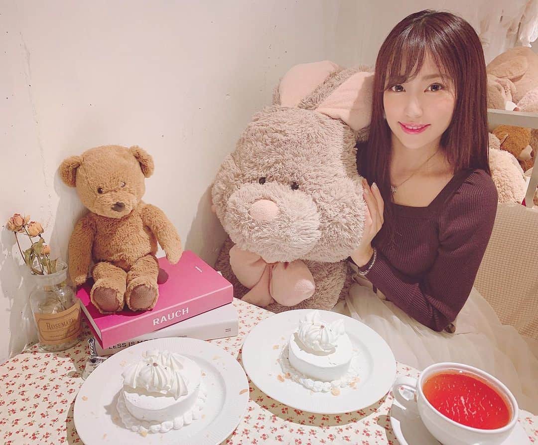 霧島聖子さんのインスタグラム写真 - (霧島聖子Instagram)「今日はね、あびちゃんと くまがいっぱいいるメルヘンなカフェに行ってきたよ🧸♥️ プードルケーキも可愛かったぁ(◍•㉦•◍)๑ うちのはヨークシャーテリアか？ 誘ってくれてありがとうううう☺️ 2020フレエン卒業してもこうして遊んでおくれな…✨らぶ!  @allcscafe_  @anna_abirun  #allcscafe #bear #くま #🧸 #プードルケーキ #cafe #高円寺 #カフェ #うさぎもいた」2月15日 18時33分 - seiko_kirishima