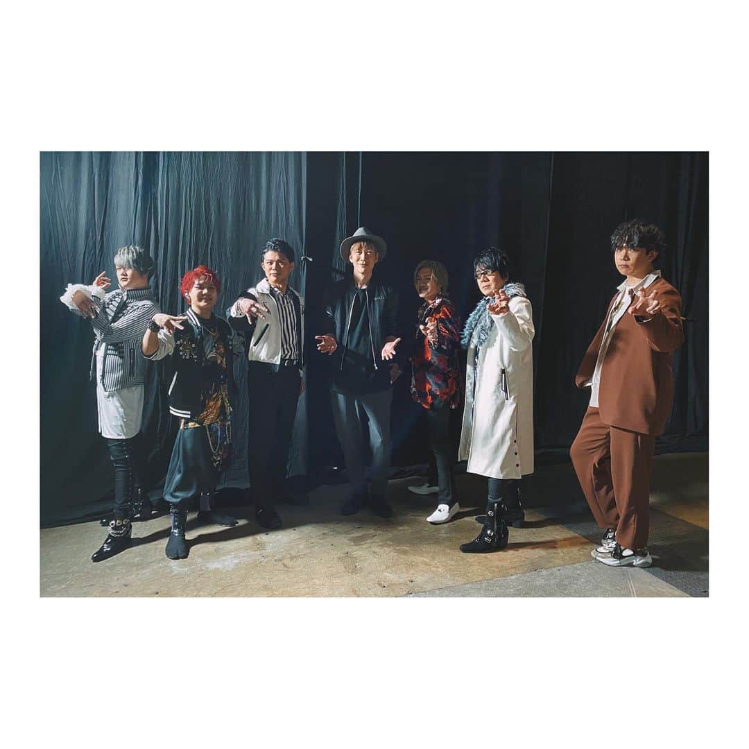 DJ U-ICHIのインスタグラム：「#ヒプマイ2ndバトルライブ  ナゴヤ vs シンジュク  撮影にまぜていただきました！ 僕は、vsのところの担当かな。。  光と影が良い感じの写真ですね！ #lightandshadow  新曲もかっこよかったです。  #hypnosismic  #Badasstemple  #麻天狼 #ヒプマイ #ヒプノシスマイク #ナゴヤ #シンジュク #dj #djstyle #2月15日」
