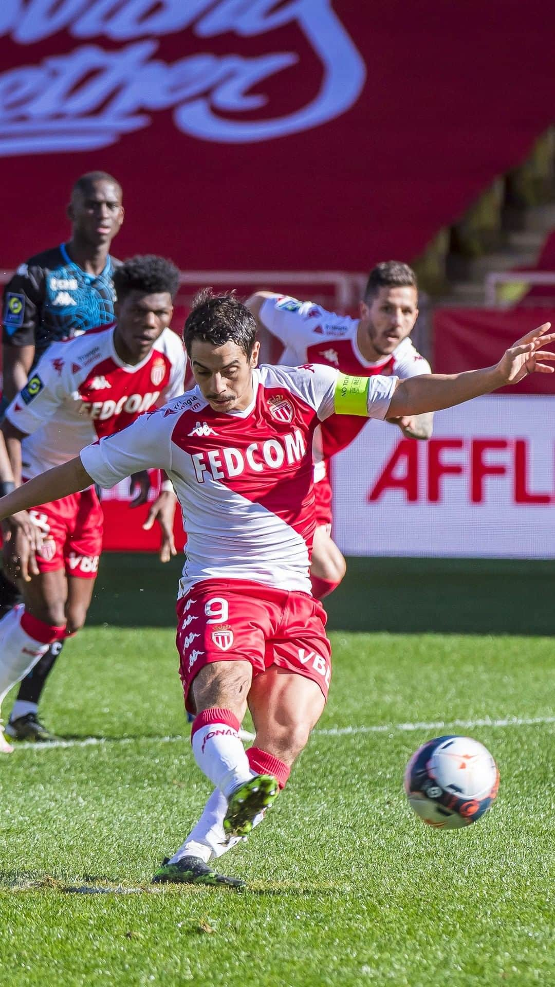 ASモナコのインスタグラム：「🔙 on the draw against Lorient with the two goals of our captain @wissbenyedder. The team is still undefeated in 2021. #ASMFCL 🔙 sur le match nul face à Lorient, avec le doublé de @wissbenyedder. Nos Monégasques restent invaincus en 2021. #ASMFCL  𝘱𝘰𝘸𝘦𝘳𝘦𝘥 𝘣𝘺 @afflelou_france  #asmxafflelou」