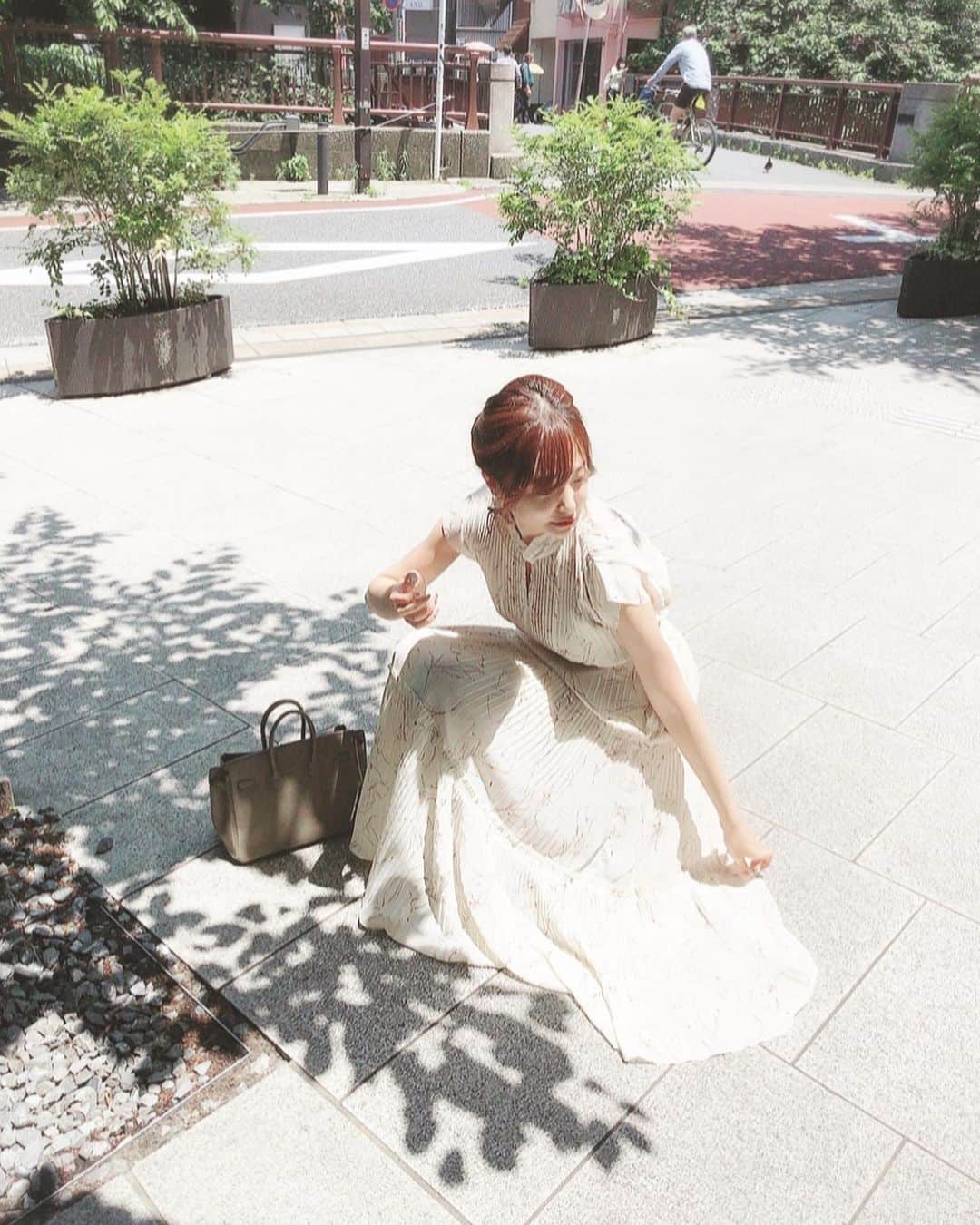 川原あやかのインスタグラム：「SNIDEL. 撮影のときの服.  #snidel #スナイデル #春コーデ #ワンピース #ヘアアレンジ」