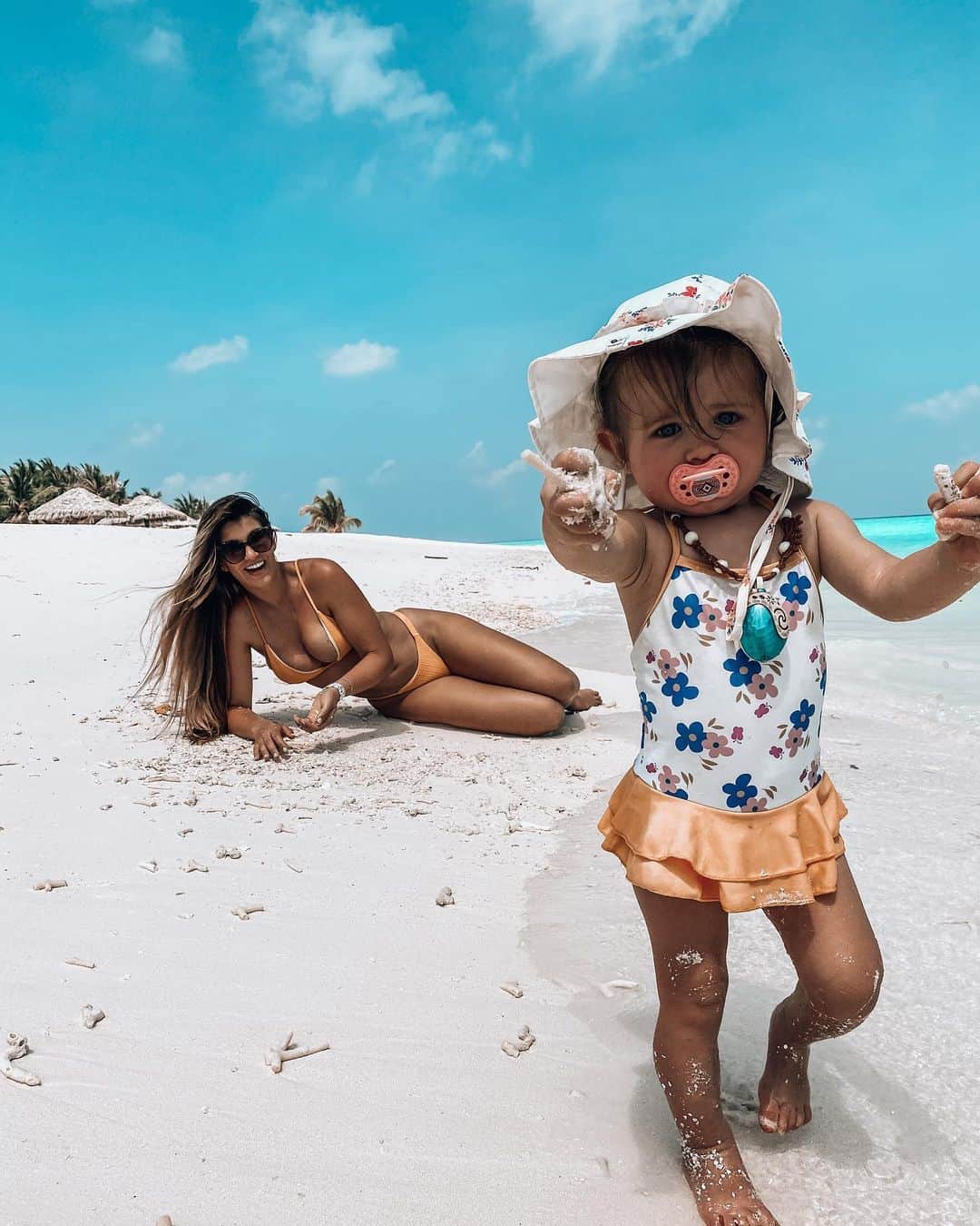 エイミー・ウィラートンのインスタグラム：「Always going to do whatever I can for you my sweet baby #Moana 🏝🙃 @kihaa.maldives」