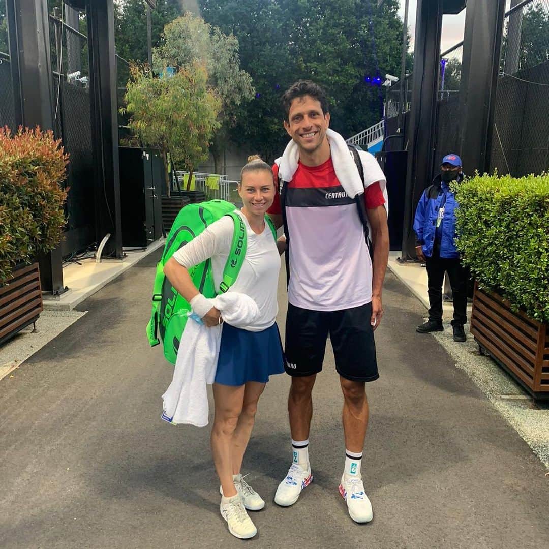 のインスタグラム：「50% de aproveitamento hj 😂! Não deu na masculina mas deu na mista. Vamos falar de coisa boa 🤪, com tudo na mista!! Vaaamo q vaaamo. . . Thanks @vera.zvonareva, nice match today ! Let’s keep going ! 🇧🇷 🇷🇺!  . .  @centauroesporte @itambe @bancobmg @volvocars @vossworld @cbtoficial @foxtonbrasil @atptour @asicsbrasil @headtennis_official #somostodosgirafa #bolsaatleta」