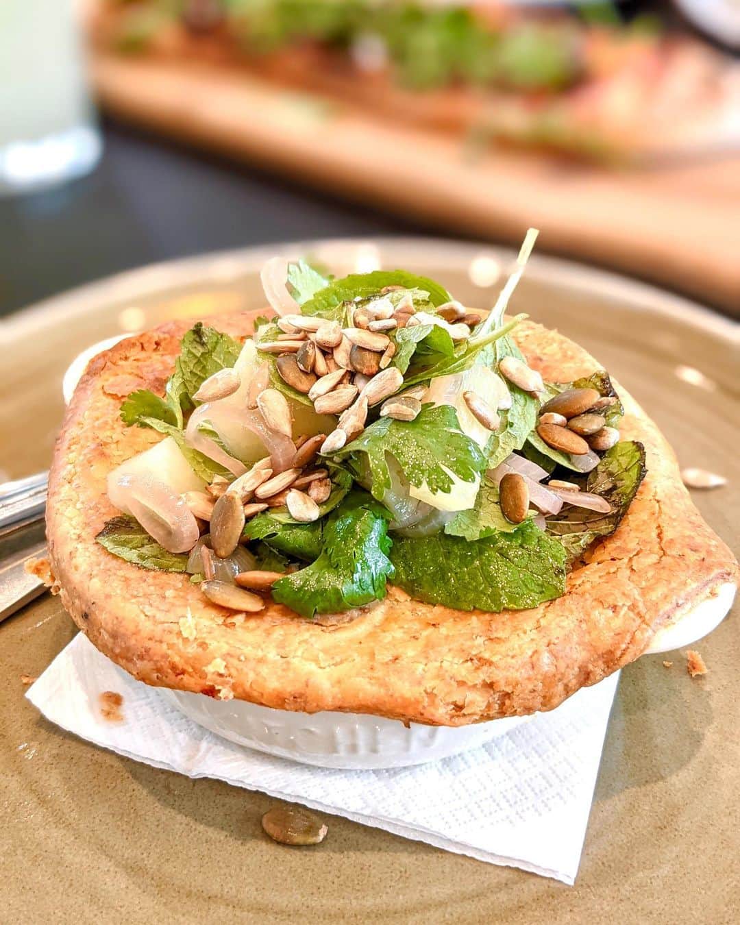 Li Tian の雑貨屋さんのインスタグラム写真 - (Li Tian の雑貨屋Instagram)「Take a chance to eat well and delicious this season with @bakerandcooksg new Plant-based menu which includes highlights such as this Thai Green Curry Pot Pie ($19) 🍃  Featuring pumpkin, eggplant and snow peas cooked in a fragrant coconut gravy and covered with a sunflower seed-studded vegan pastry skin beneath a pineapple and herb salsa, it’s not too spicy and tasted like a thick vegetable chowder 😋👍  #sgeats #singapore #local #best #delicious #food #igsg #sgig #exploresingapore #eat #sgfoodies #gourmet #yummy #yum #sgfood #foodsg #burpple #beautifulcuisines #bonappetit #instagood  #eatlocal #delicious #sgrestaurant #healthy #vegan #sgeatout  #eatoutsg #sgcafe  #pastry」2月15日 18時53分 - dairyandcream