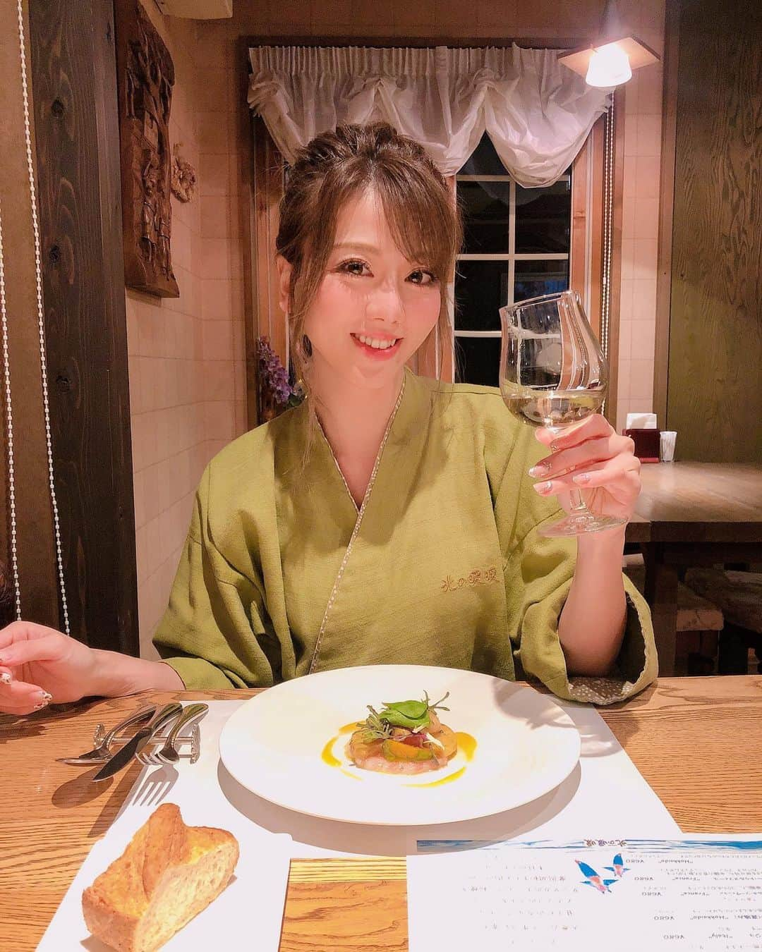 myumyuさんのインスタグラム写真 - (myumyuInstagram)「服装ww温泉宿のじんべえで がっつりフレンチのコース料理って新しいわぁ〜🍽🌹#ootd  笑😂  地元北海道の食材をふんだんに使ったフレンチコース料理を出してくれる温泉宿♨️ まじちょーーー美味しかった💕😆  珍しく1杯だけ白ワインに挑戦🍾  #流氷#北海道#道東#網走#知床#ウトロ#ホテルライク#露天風呂#温泉#温泉大好き#フレンチ#フレンチコース#グルメ女子#グルメスタグラム#グルメ#北の暖暖#コース料理 #hokkaido#driftice#hotsprings#nicehotel#travel#traveljapan#travelgram#trip#tripgram#triplovers#japan_of_insta#gourmet」2月15日 18時56分 - myumyu_travel_bikini